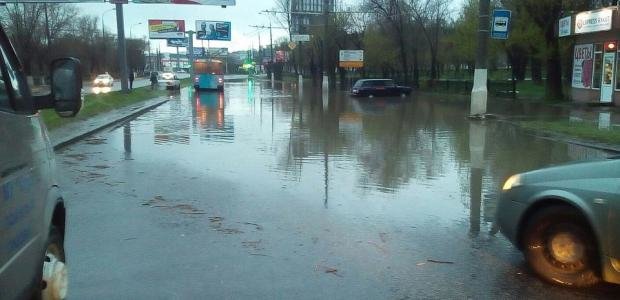 Проспект Ленина в Волгограде затопило дождем