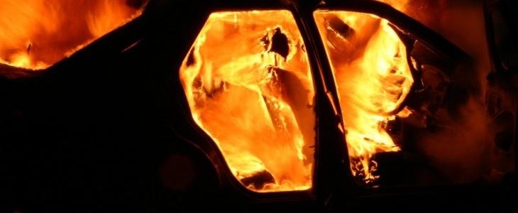 Неизвестные сожгли две иномарки в Волгограде 