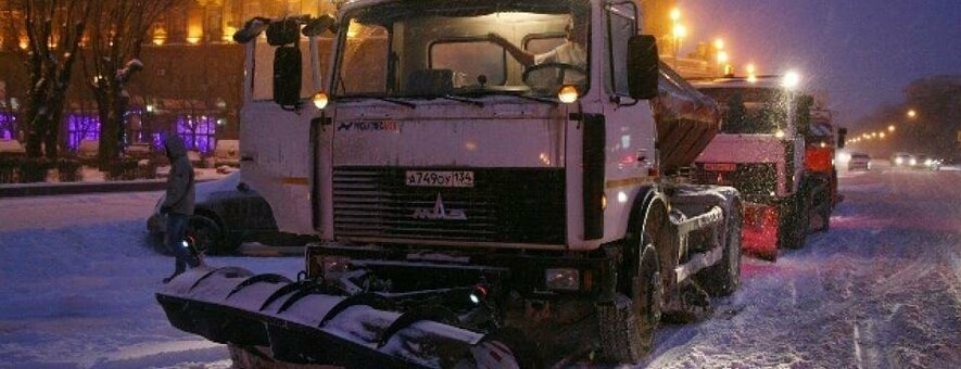 50 спецмашин чистили Волгоград от ночного снега 