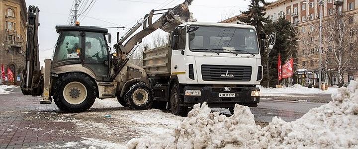 600 кубометров снега вывезли за ночь с улиц Волгограда