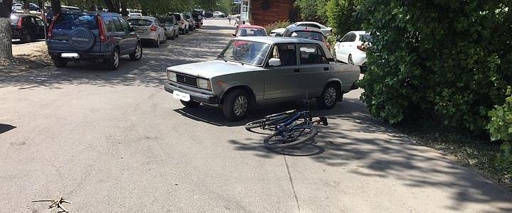 «Лада» на тротуаре сбила велосипедиста в центре Волгограда