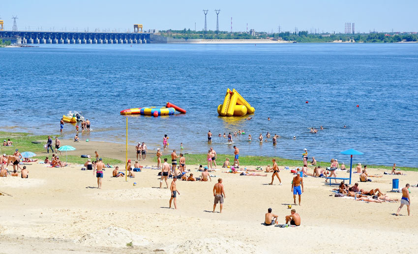 Жителям Волгограда разрешили отдыхать на пляже без масок, фото-1