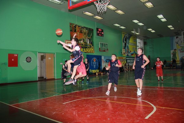 В Волжском проходит баскетбольный турнир имени Анатолия Стоянова, фото-1