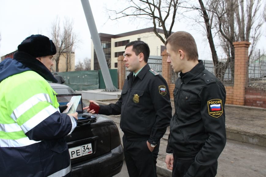 Волгоградские сотрудники ДПС и судебные приставы вывели водителей-должников на чистую воду, фото-1