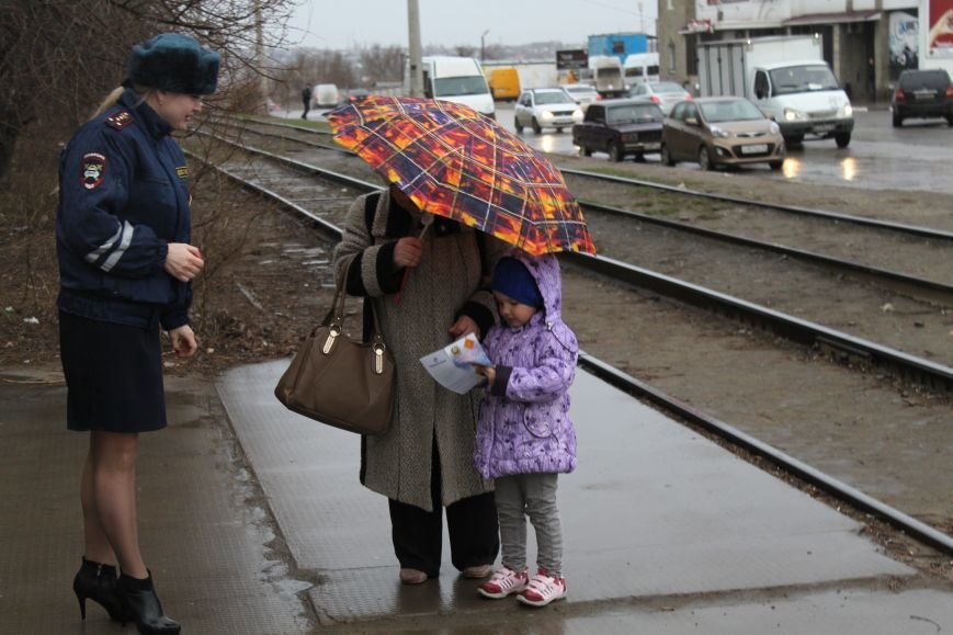 Волгоградские полицейские в очередной раз напомнили детям и родителям о безопасности, фото-2