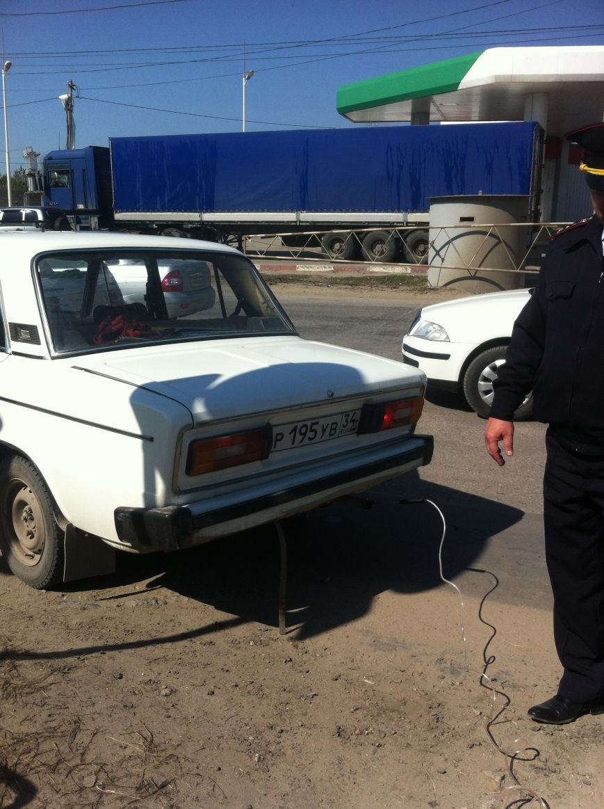 Волгоградские полицейские осмотрели опасный груз и измерили дым, фото-3