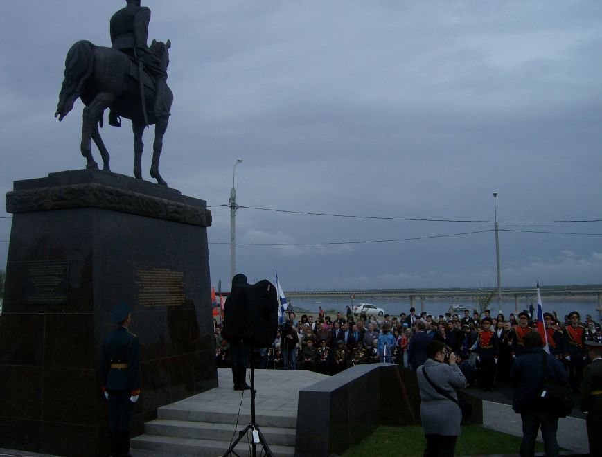 В Волгограде открыли памятник маршалу Рокоссовскому (фото) - фото 1