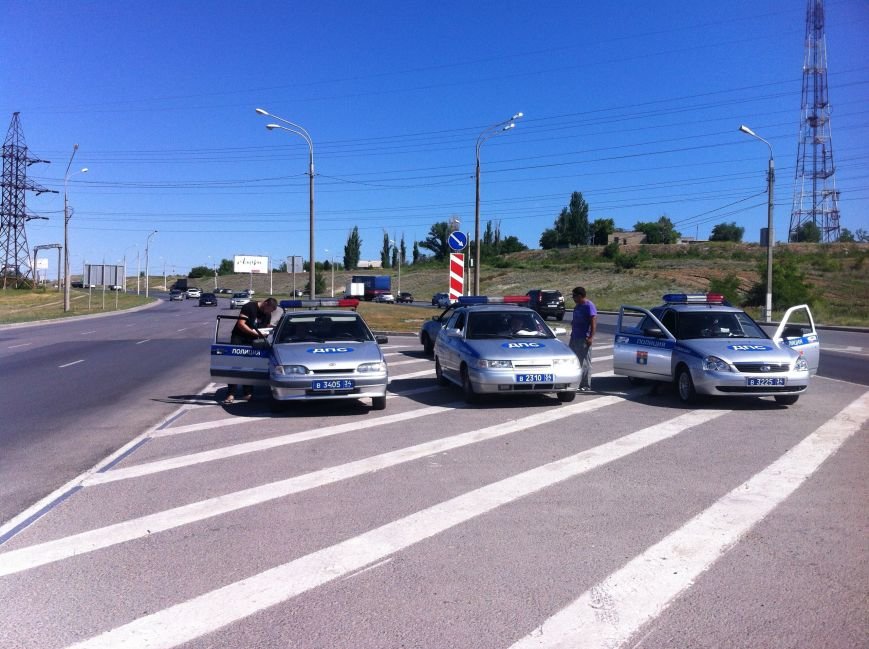 В Волгограде маршрутчик оказал сопротивление сотрудникам ДПС (фото) - фото 6