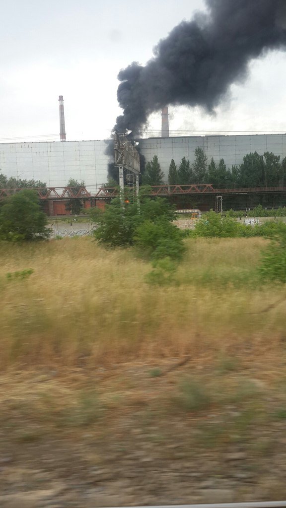 В Волгограде горит завод «Красный октябрь» (фото) - фото 1