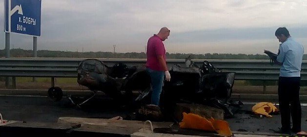 В Волгограде на «танцующем мосту» разбился и сгорел «Опель Омега», фото-4