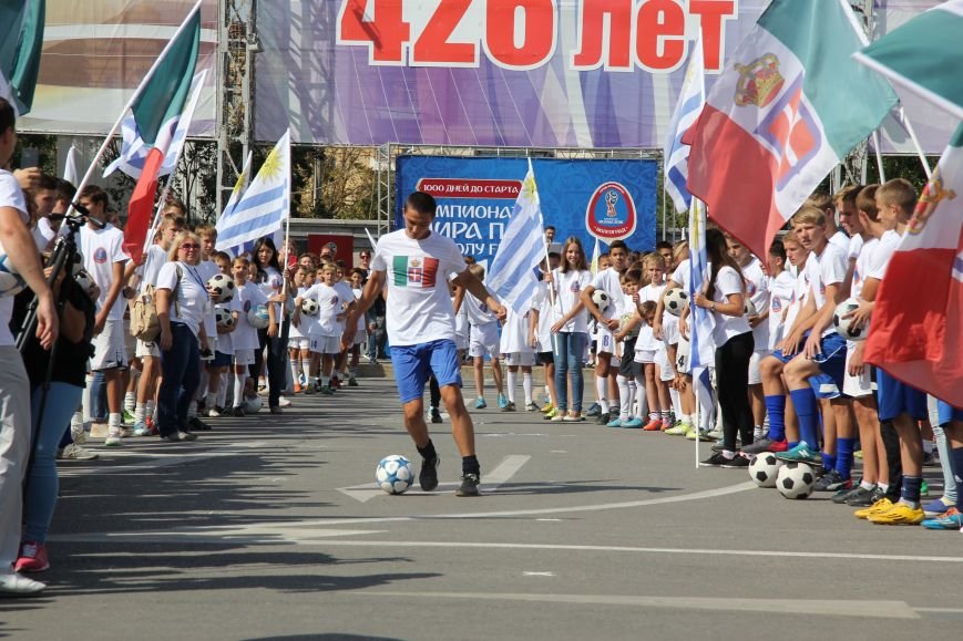 209 волгоградцев установили рекорд по одновременной чеканке мяча, фото-7