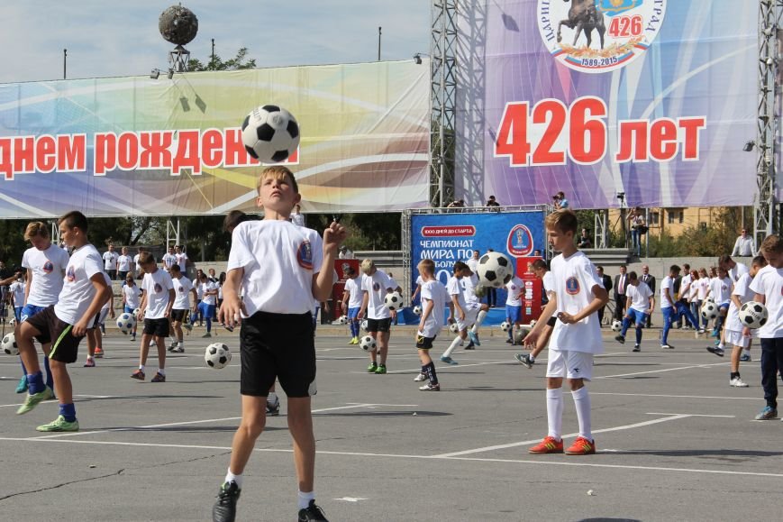 209 волгоградцев установили рекорд по одновременной чеканке мяча, фото-3