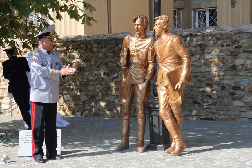 В Волгограде открыли скульптурную композицию в честь Жеглова и Шарапова, фото-3