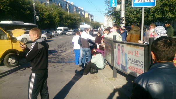 В Волгограде у Торгушки в аварию попала маршрутка: есть пострадавшие (фото) - фото 3